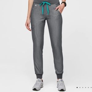 Small grey figs, joggers !